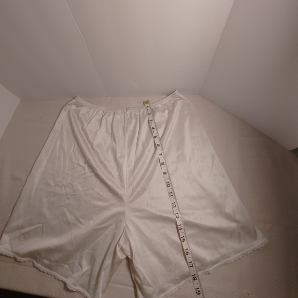 Petti Pants Bloomers Size L Nylon Lace Trim USA Made Vassarette - Picture 2 of 8